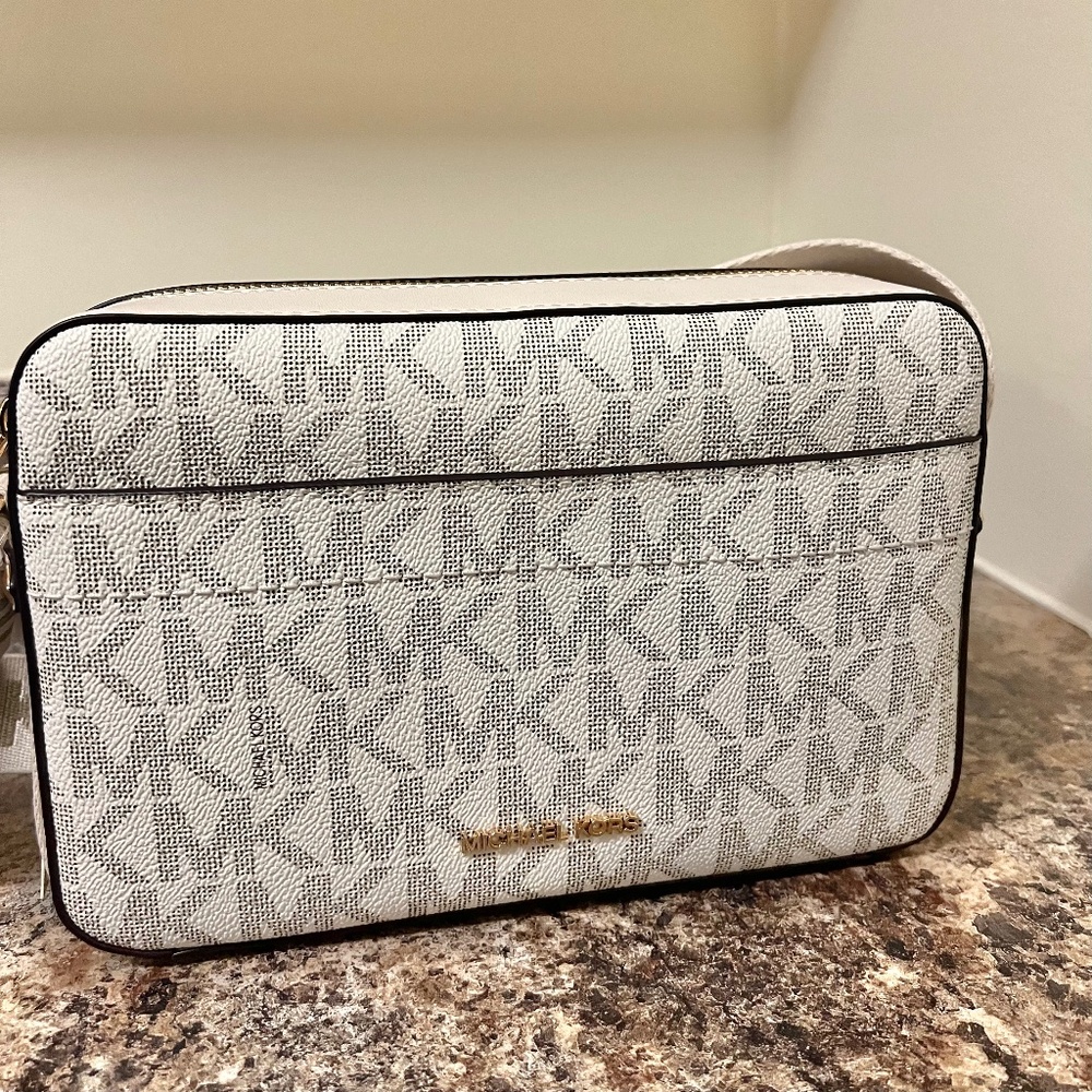 NWT Jet Set Large Printed Logo Crossbody Bag - Vanilla